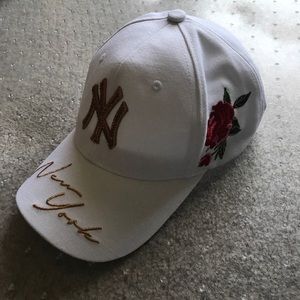 MLB NY Yankees floral embroidered baseball cap